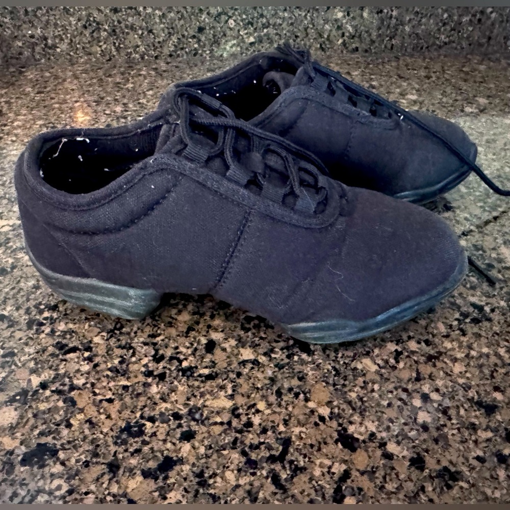 Capezio girls black jazz shoes. Size 5.